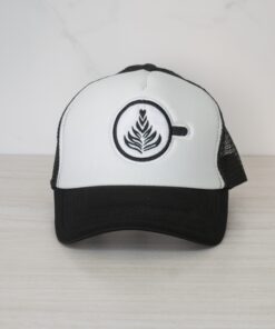 GORRA MALLA NEGRA TAPA BLANCA DISEÑO TAZA ART LATTE NEGRO